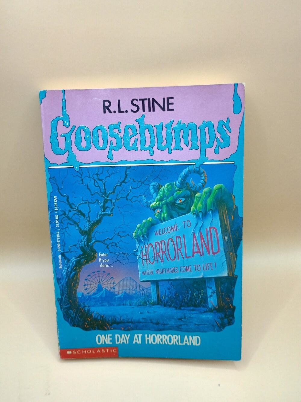 R.L. Stine Goosebumps One Day At Horrorland #16 February 1994